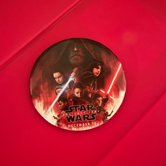 Star Wars Collectible Button - The Last Jedi - Picture 1 of 4